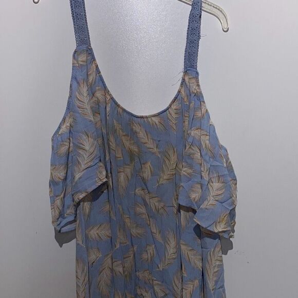 Torrid Women's Blue Tan Feather Print Scoop Neck Cold Shoulder Blouse Size 5 - Picture 2 of 11
